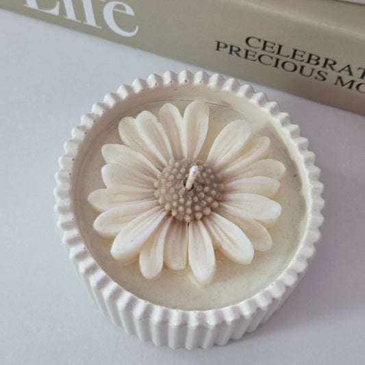 Handmade Daisy Candle in Jesmonite Pot