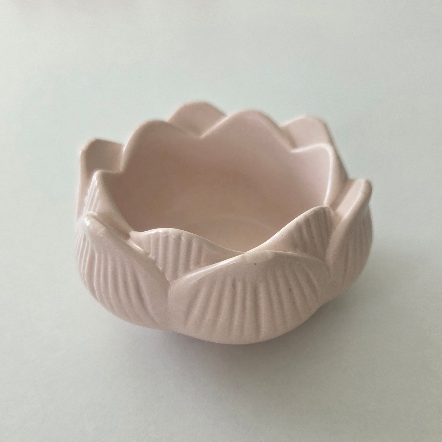 Lotus-shaped tealight holder