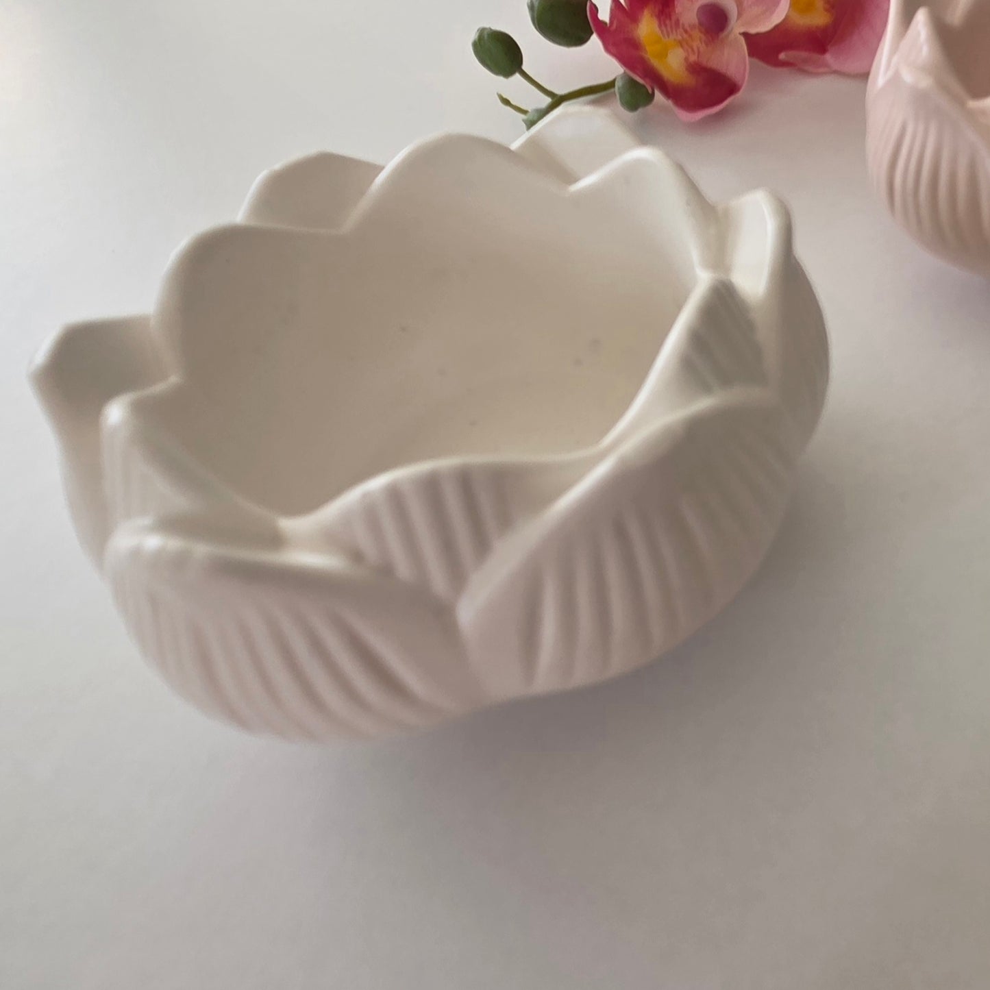 Lotus-shaped tealight holder
